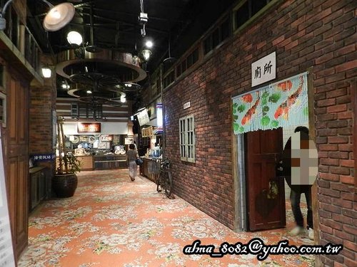 the top,內湖大食代,陽明山屋頂上 the top,內湖大食代,陽明山屋頂上