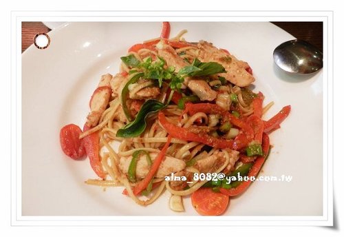 friday's,森巴陽光,美式餐廳,開胃菜,開胃菜3式組合,香辣泰國雞肉麵 friday's,森巴陽光,美式餐廳,開胃菜,開胃菜3式組合,香辣泰國雞肉麵