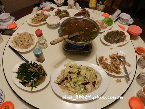 塔香什錦,牛家莊,牛暔湯,牛肉炒飯,蔥爆牛肉,薑絲大腸,鵝腸韭菜,鹽焗雞 塔香什錦,牛家莊,牛暔湯,牛肉炒飯,蔥爆牛肉,薑絲大腸,鵝腸韭菜,鹽焗雞