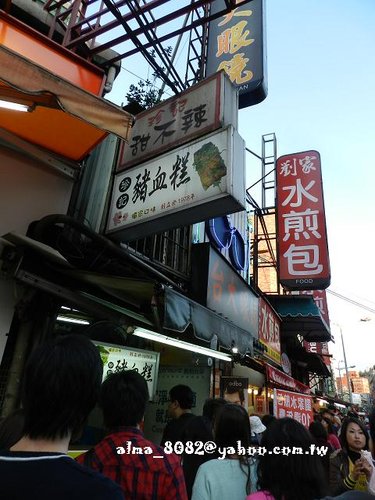 三角脆皮紅豆餅,劉家水煎包,墾丁蛋蛋,曼谷燒便當,珍記豬血糕,老蔡水煎包,鶯歌老街古窯燒披薩