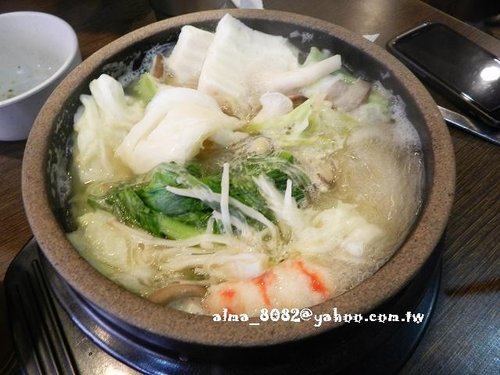新羅韓式料理,海鮮煎餅,牛肉湯飯,石鍋拌飯,辣炒年糕,韓式料理 新羅韓式料理,海鮮煎餅,牛肉湯飯,石鍋拌飯,辣炒年糕,韓式料理