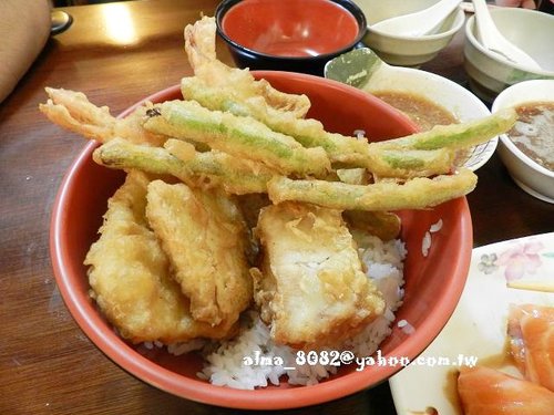 三味食堂,便宜,天婦羅,好吃,日本料理,超大握壽司,雞肉唐揚,餐廳,鮭魚,鮭魚握壽司 三味食堂,便宜,天婦羅,好吃,日本料理,超大握壽司,雞肉唐揚,餐廳,鮭魚,鮭魚握壽司