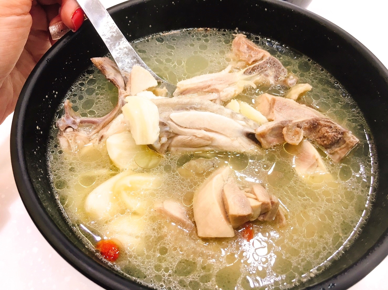 【桃園 台G店】南平路分店補一下。香醇好喝的蒜頭雞湯