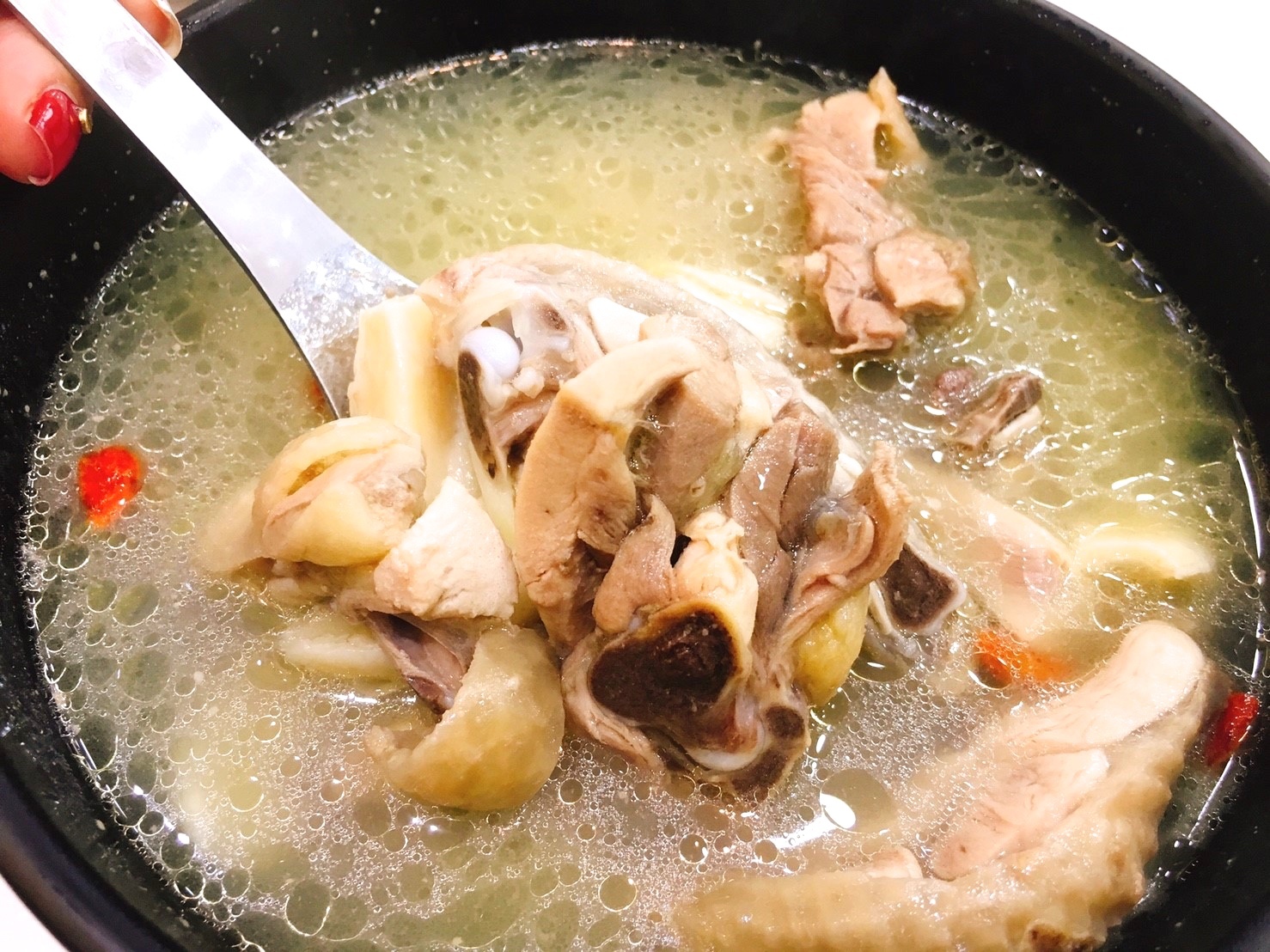 【桃園 台G店】南平路分店補一下。香醇好喝的蒜頭雞湯