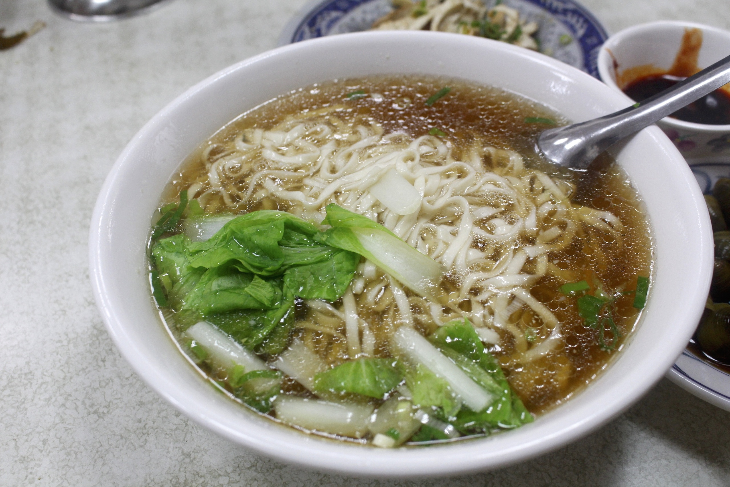 【台中 吃喝玩樂】2018秋冬IG打卡點。超人氣盛東餃子店！逢甲平價阿文熱炒