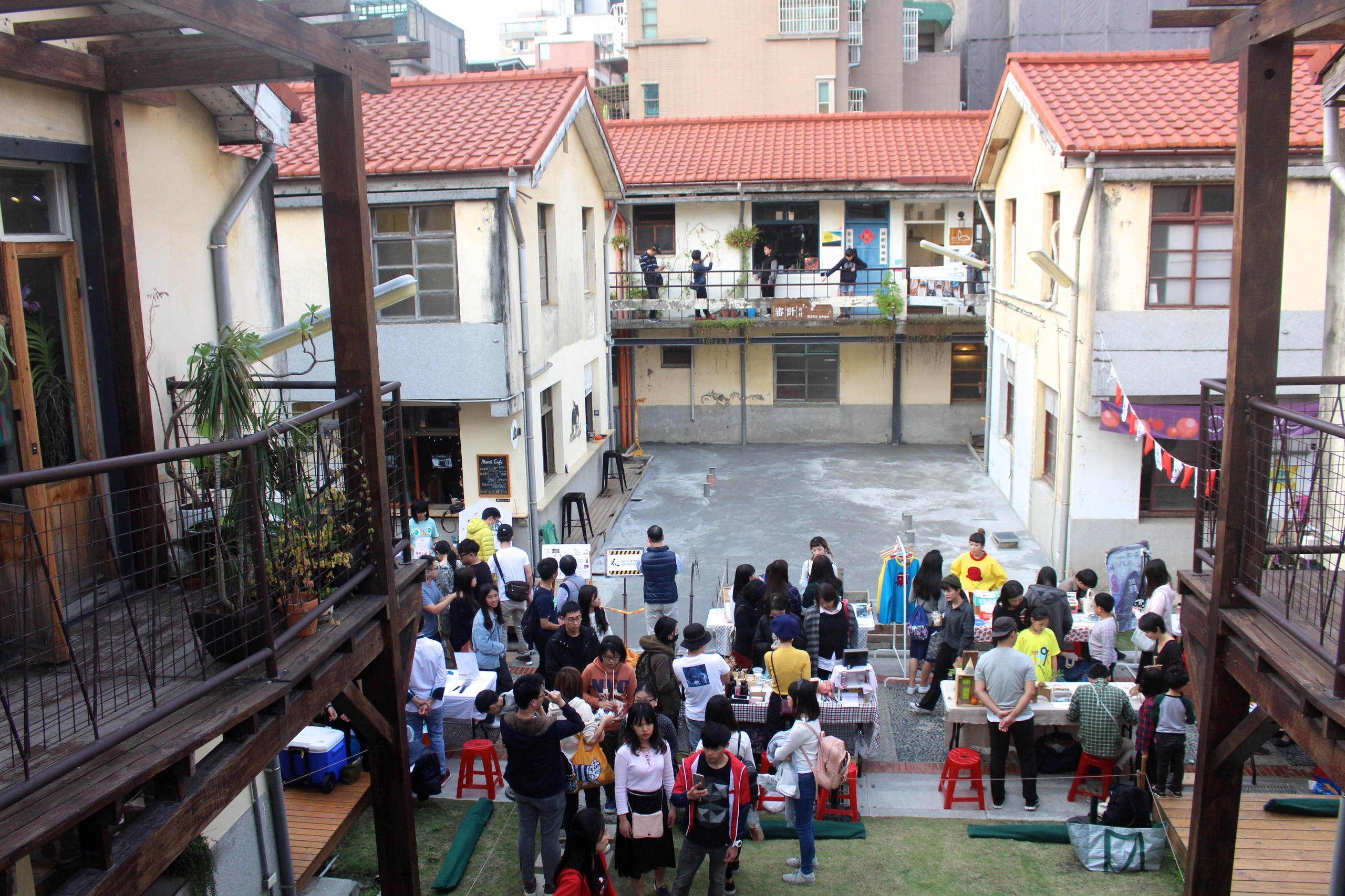 【台中 吃喝玩樂】2018秋冬IG打卡點。超人氣盛東餃子店！逢甲平價阿文熱炒