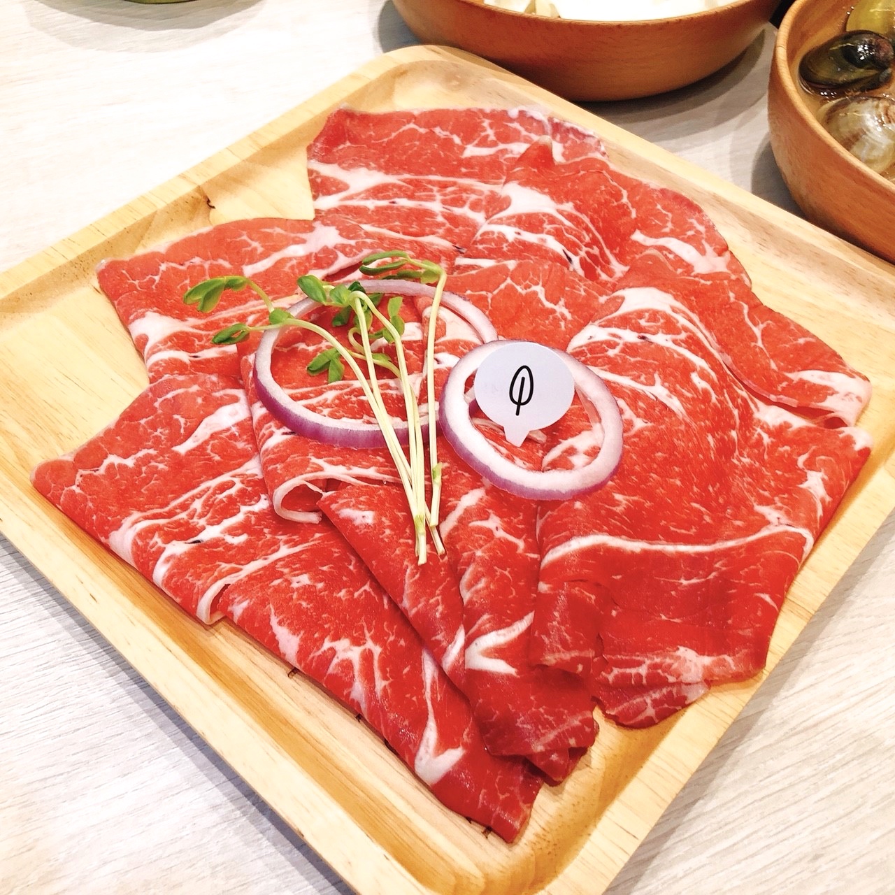 【桃園 樸食鍋物 PU SHI】低調藏身大樓文青鍋物。三小時熬煮湯頭搭配有機菜盤、新鮮食材