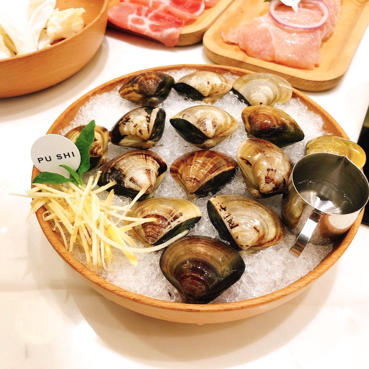 【桃園 樸食鍋物 PU SHI】低調藏身大樓文青鍋物。三小時熬煮湯頭搭配有機菜盤、新鮮食材