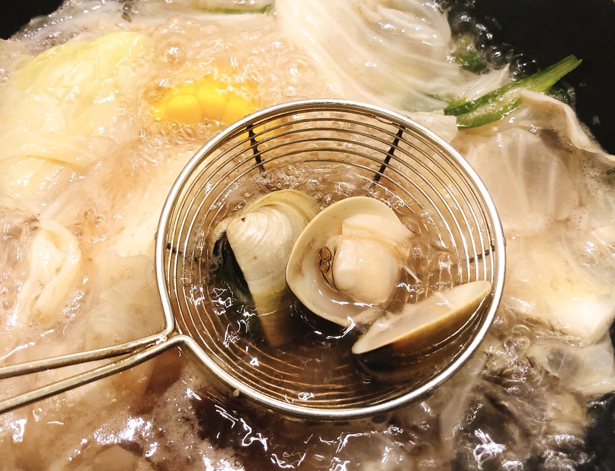 【桃園 樸食鍋物 PU SHI】低調藏身大樓文青鍋物。三小時熬煮湯頭搭配有機菜盤、新鮮食材