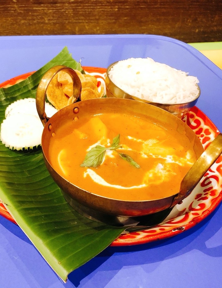 【台北 泰街頭】把泰國路邊攤小吃搬到餐館裡。阿華田醬可以滷雞腿?