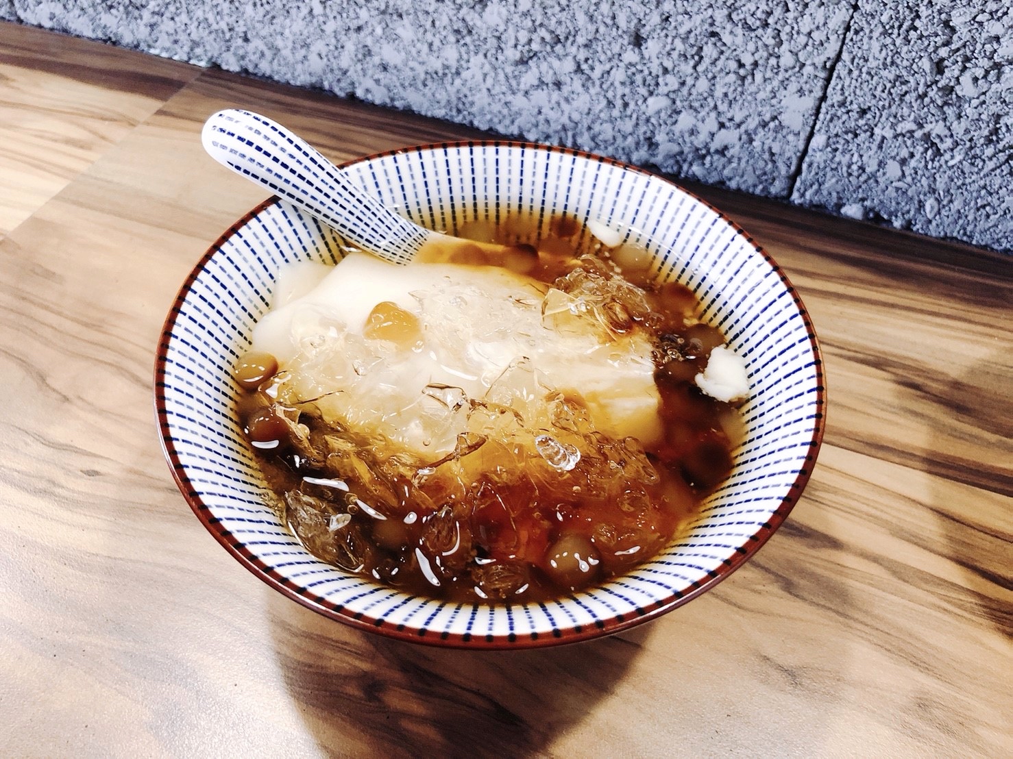 【桃園 朝豆花】傳承夜市42年老店。二代文青店新出發“小碎冰豆花透沁涼”