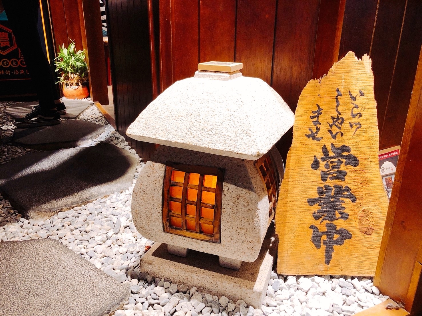 【桃園 麵屋濃】日本食卷機點餐。雙倍蒜墨湯頭超濃醇+超份量唐揚串 【桃園 麵屋濃】日本食卷機點餐。雙倍蒜墨湯頭超濃醇+超份量唐揚串