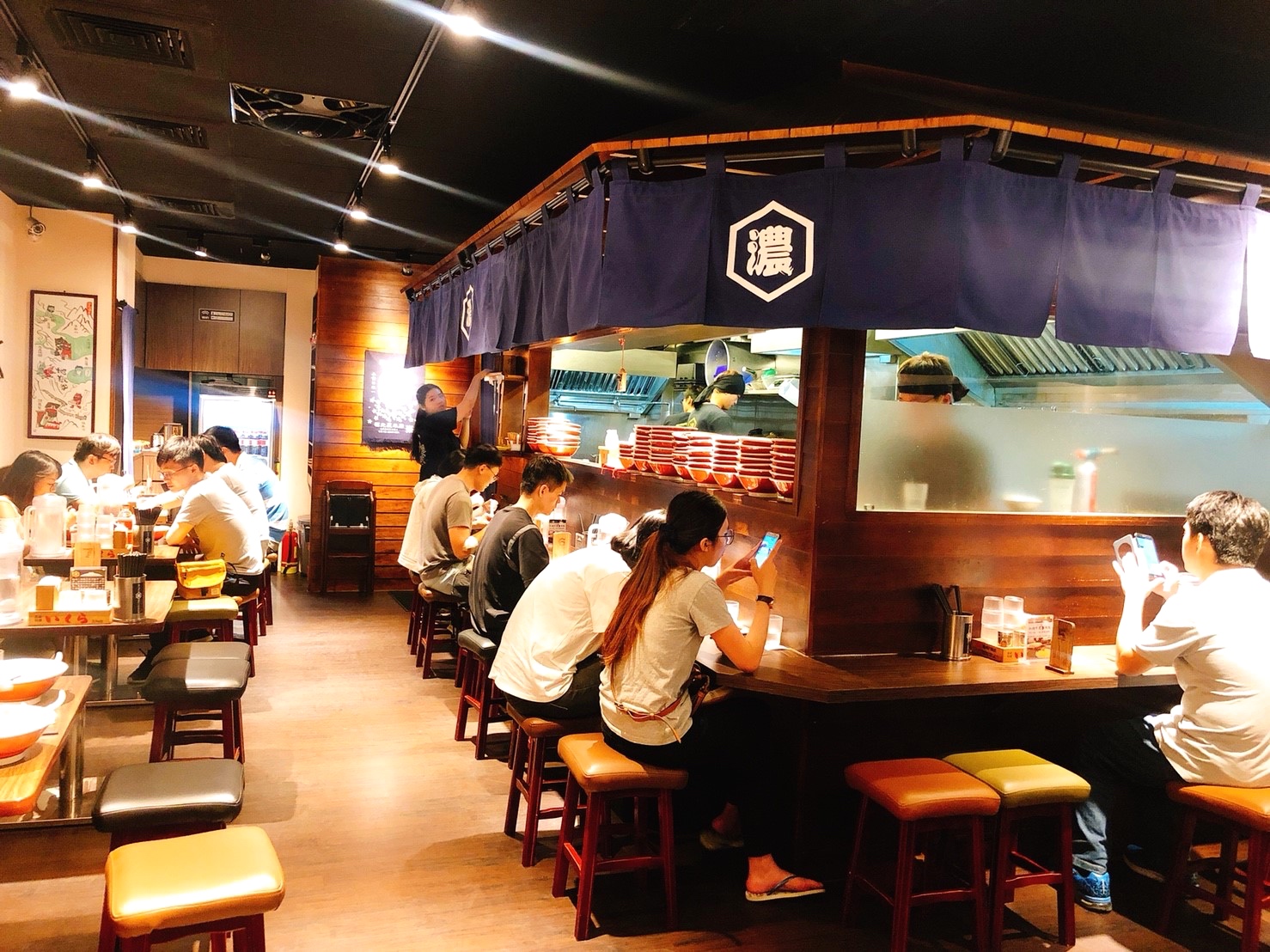 【桃園 麵屋濃】日本食卷機點餐。雙倍蒜墨湯頭超濃醇+超份量唐揚串 【桃園 麵屋濃】日本食卷機點餐。雙倍蒜墨湯頭超濃醇+超份量唐揚串