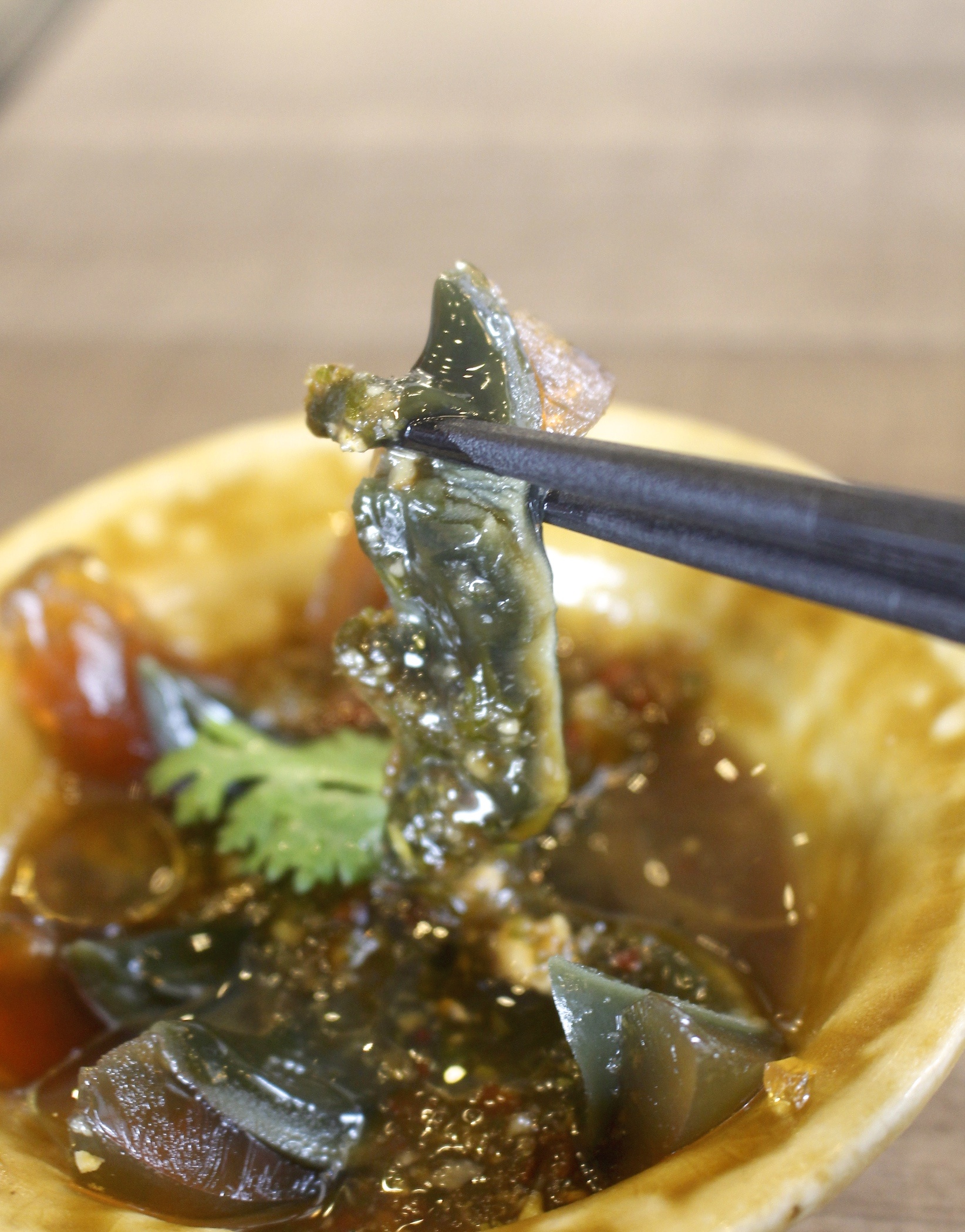【桃園 丁金泰式涼麵米粉】吃得到整尾彈牙小卷。搭配泰式酸辣湯真開胃!消暑涼麵也值得一試