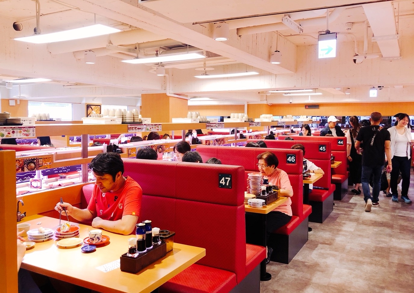【台北 壽司郎】日本最大No.1迴轉壽司。導入IT晶片技術 . 壽司盤超過350公尺報廢處理!!! 【台北 壽司郎】日本最大No.1迴轉壽司。導入IT晶片技術 . 壽司盤超過350公尺報廢處理!!!
