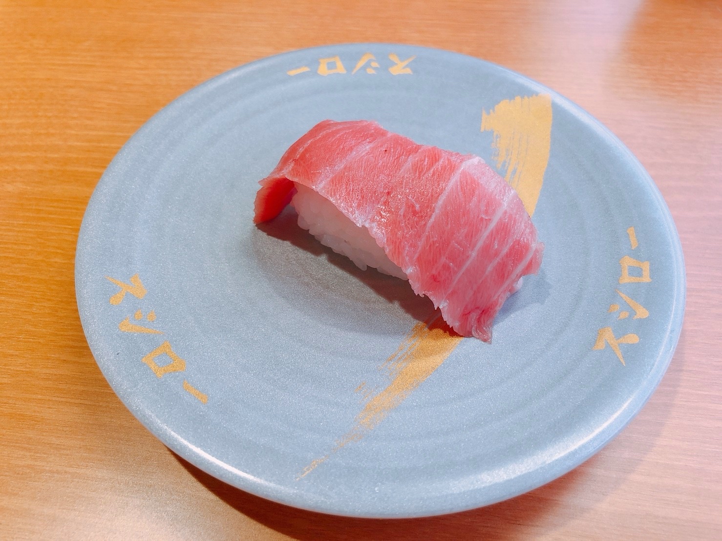 【台北 壽司郎】日本最大No.1迴轉壽司。導入IT晶片技術 . 壽司盤超過350公尺報廢處理!!!