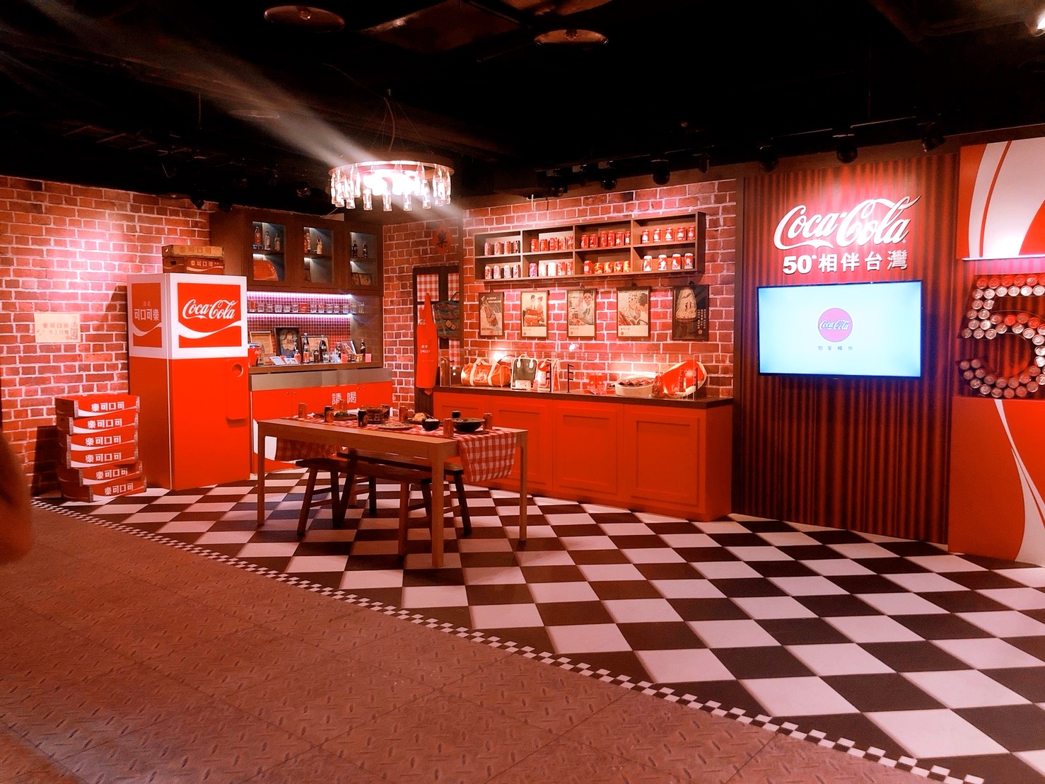 【桃園 可口可樂博物館】台灣Coca-Cola邁入50週年。免費入館還有冰涼可樂喝!! 【桃園 可口可樂博物館】台灣Coca-Cola邁入50週年。免費入館還有冰涼可樂喝!!