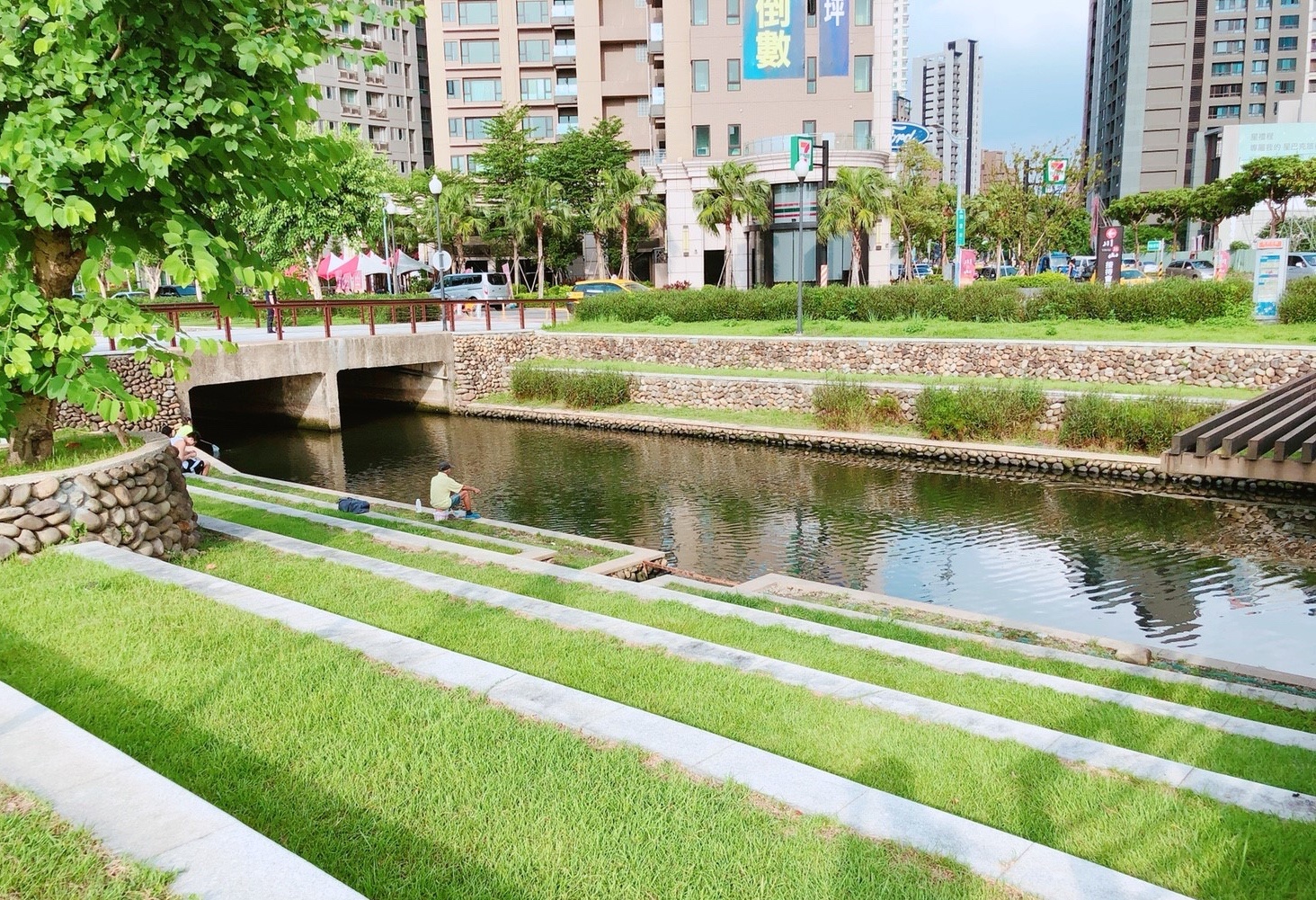 【新北 集賢環保公園】重陽重劃區新公園。超刺激「站立&座椅式滑索」、獨角鯨沙坑