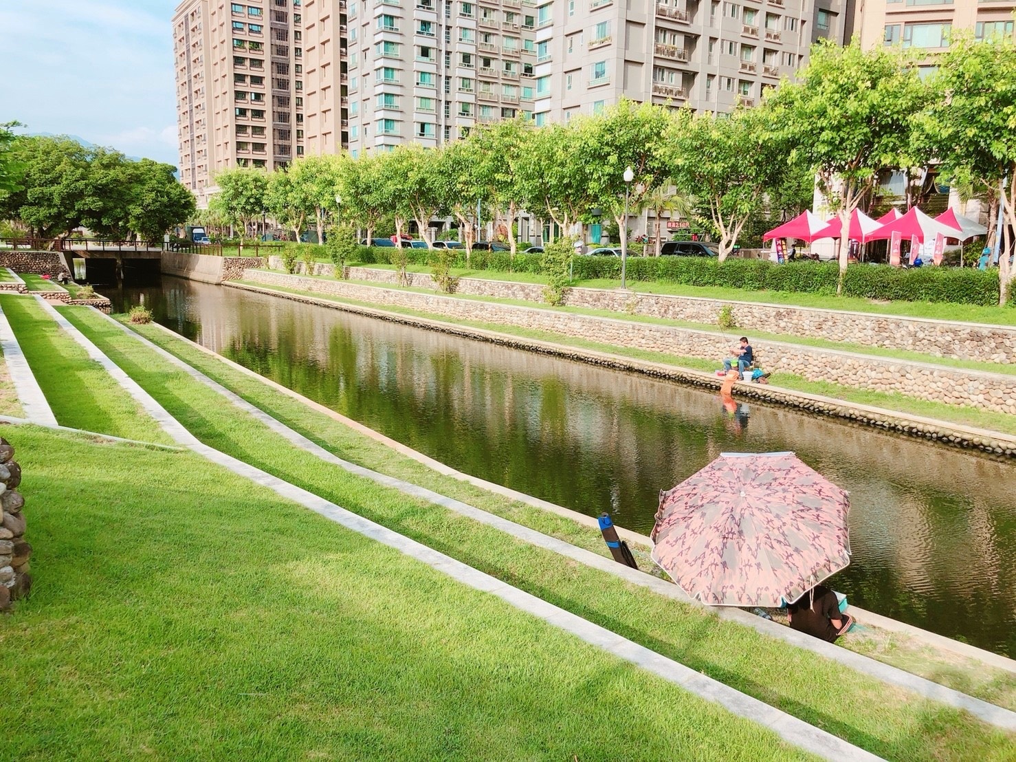 【新北 集賢環保公園】重陽重劃區新公園。超刺激「站立&座椅式滑索」、獨角鯨沙坑