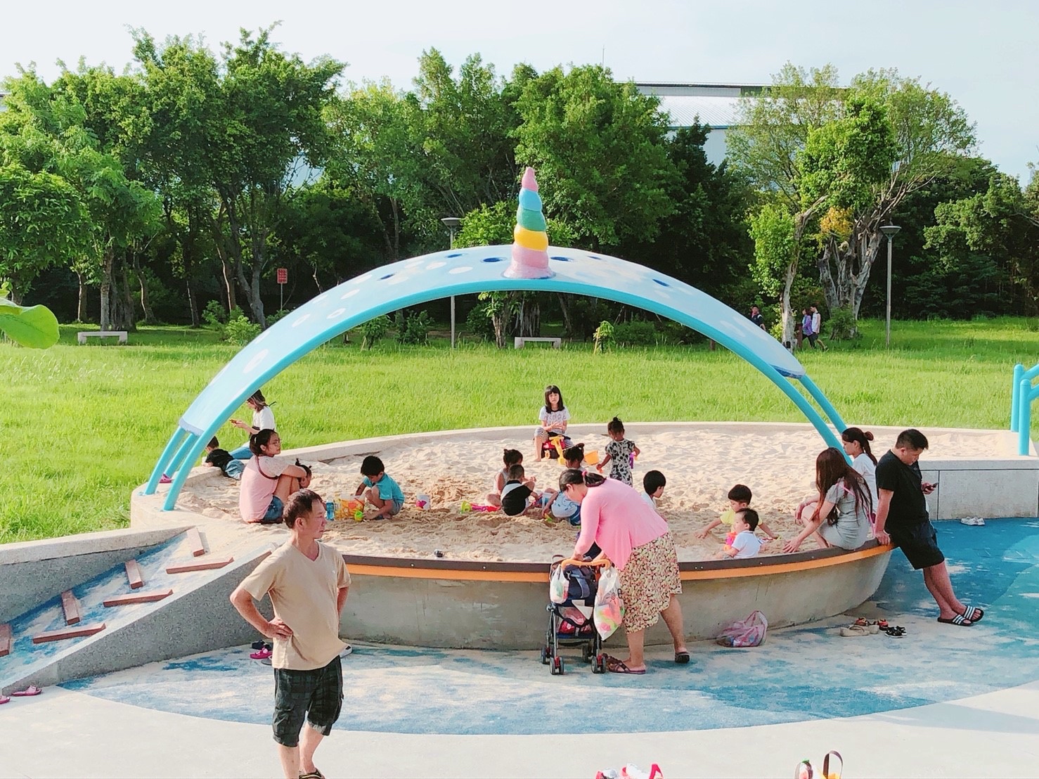 【新北 集賢環保公園】重陽重劃區新公園。超刺激「站立&座椅式滑索」、獨角鯨沙坑
