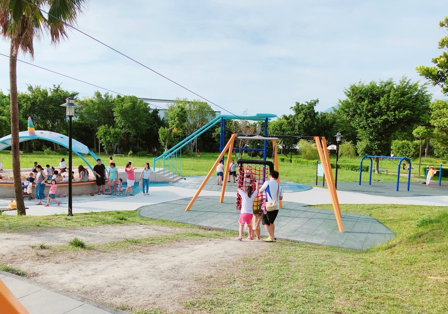 【新北 集賢環保公園】重陽重劃區新公園。超刺激「站立&座椅式滑索」、獨角鯨沙坑