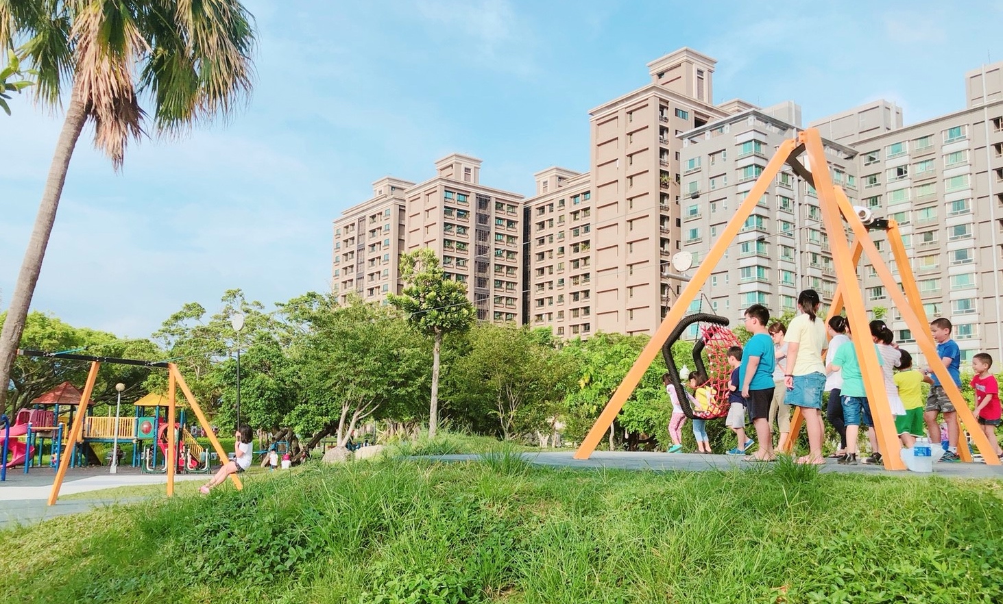 【新北 集賢環保公園】重陽重劃區新公園。超刺激「站立&座椅式滑索」、獨角鯨沙坑