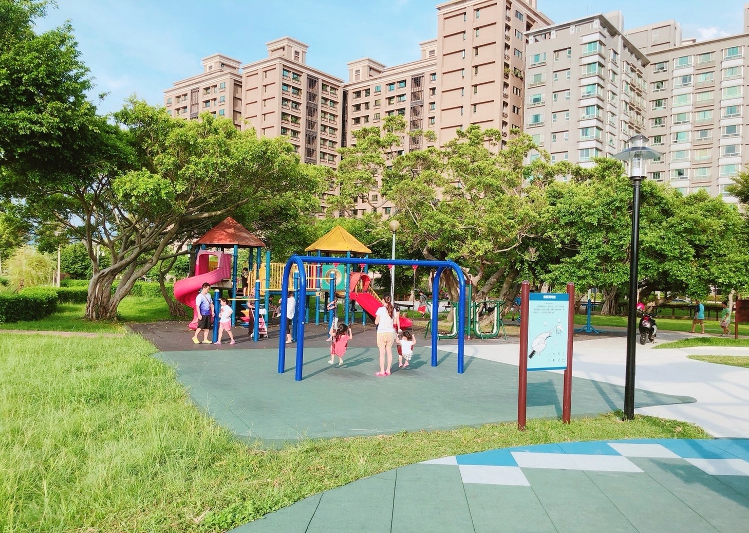 【新北 集賢環保公園】重陽重劃區新公園。超刺激「站立&座椅式滑索」、獨角鯨沙坑
