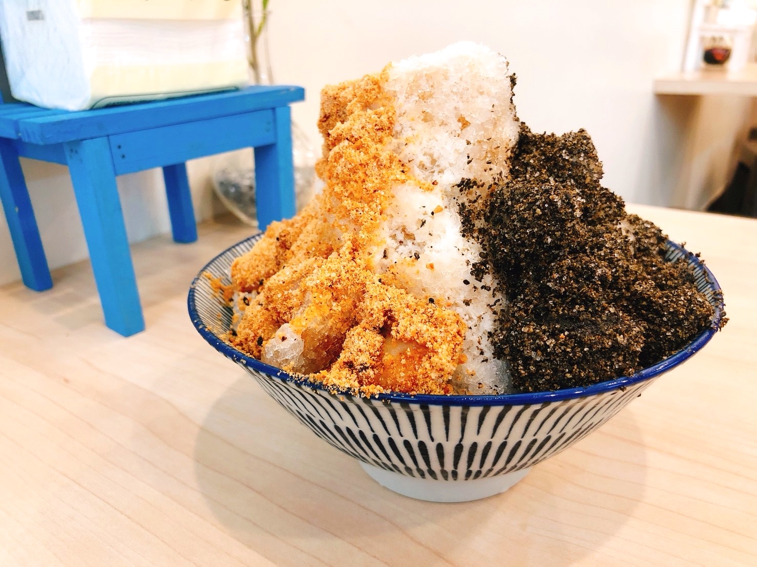 【新北 呷冰食堂】藏匿林口老街冰食堂。冰Q燒麻糬「軟Ｑ、香醇、不膩口」