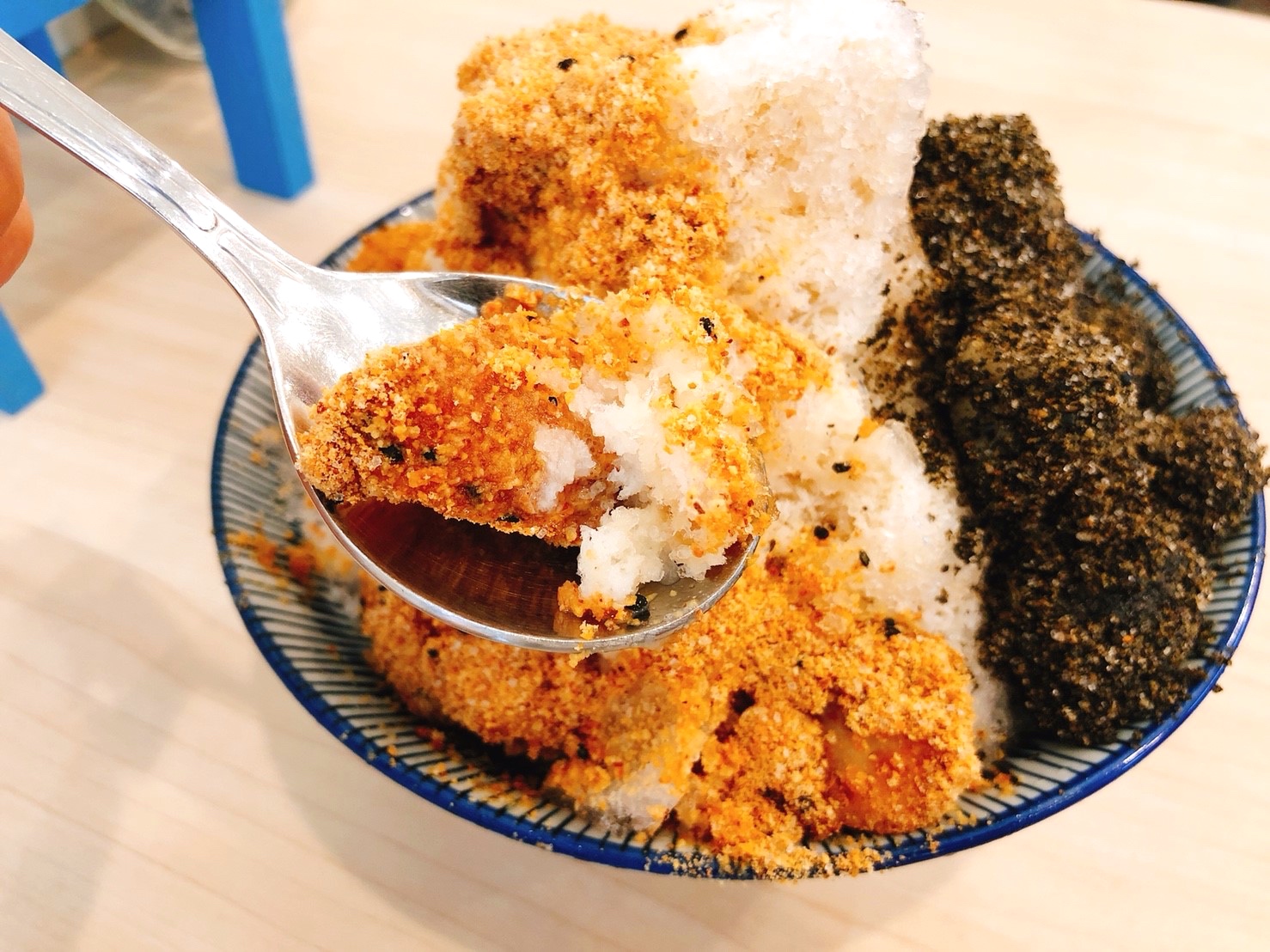 【新北 呷冰食堂】藏匿林口老街冰食堂。冰Q燒麻糬「軟Ｑ、香醇、不膩口」