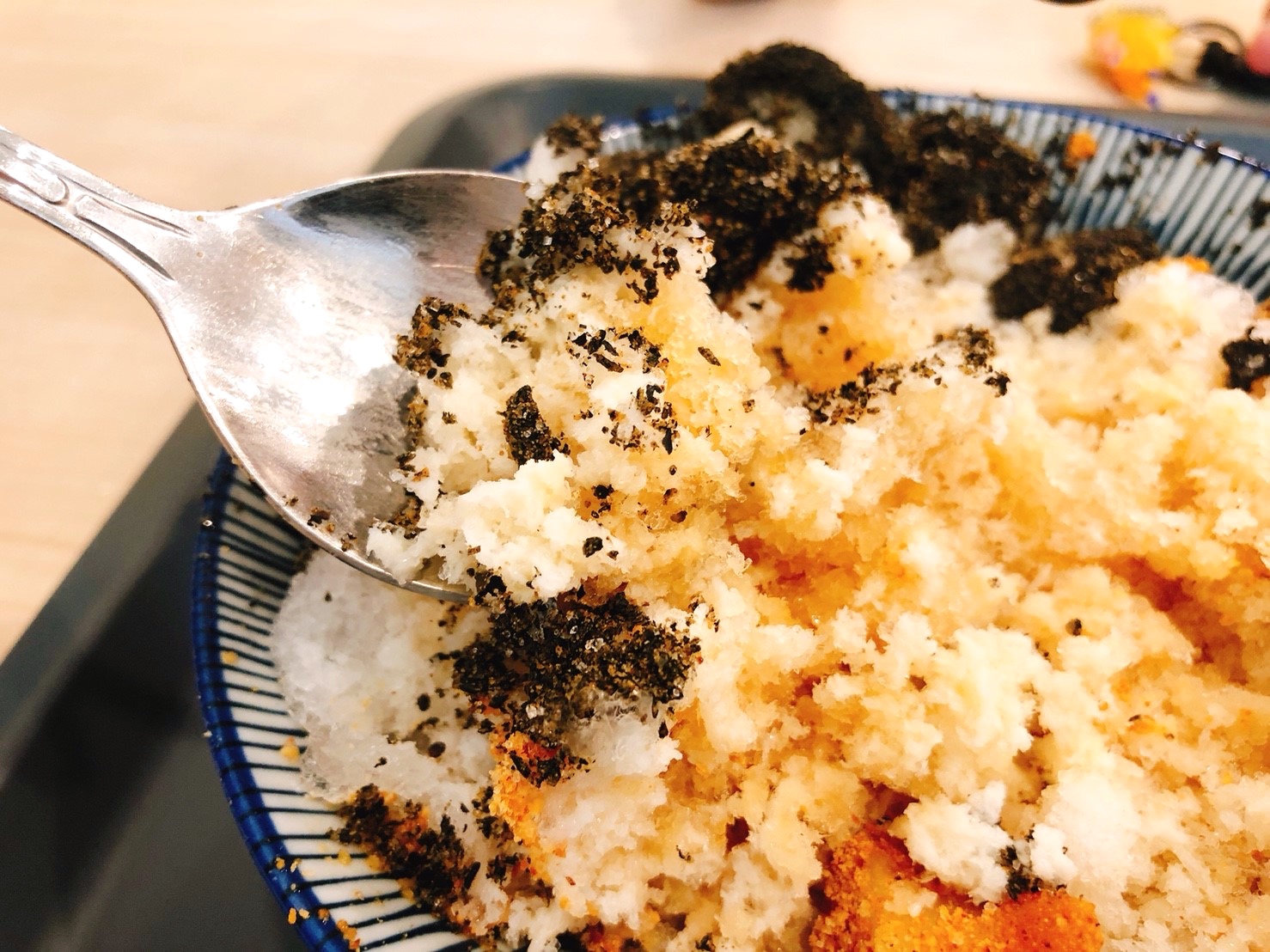 【新北 呷冰食堂】藏匿林口老街冰食堂。冰Q燒麻糬「軟Ｑ、香醇、不膩口」