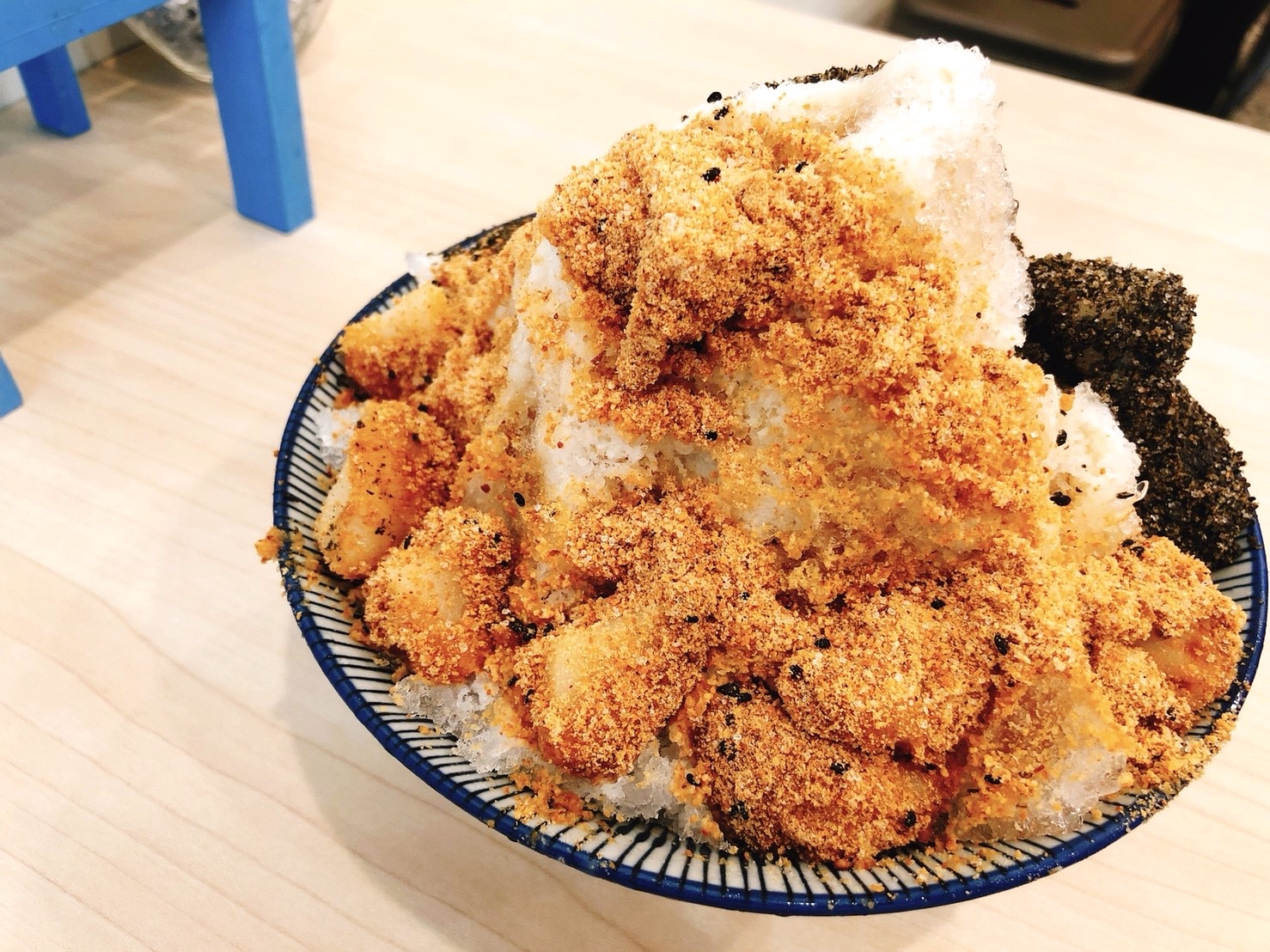 【新北 呷冰食堂】藏匿林口老街冰食堂。冰Q燒麻糬「軟Ｑ、香醇、不膩口」