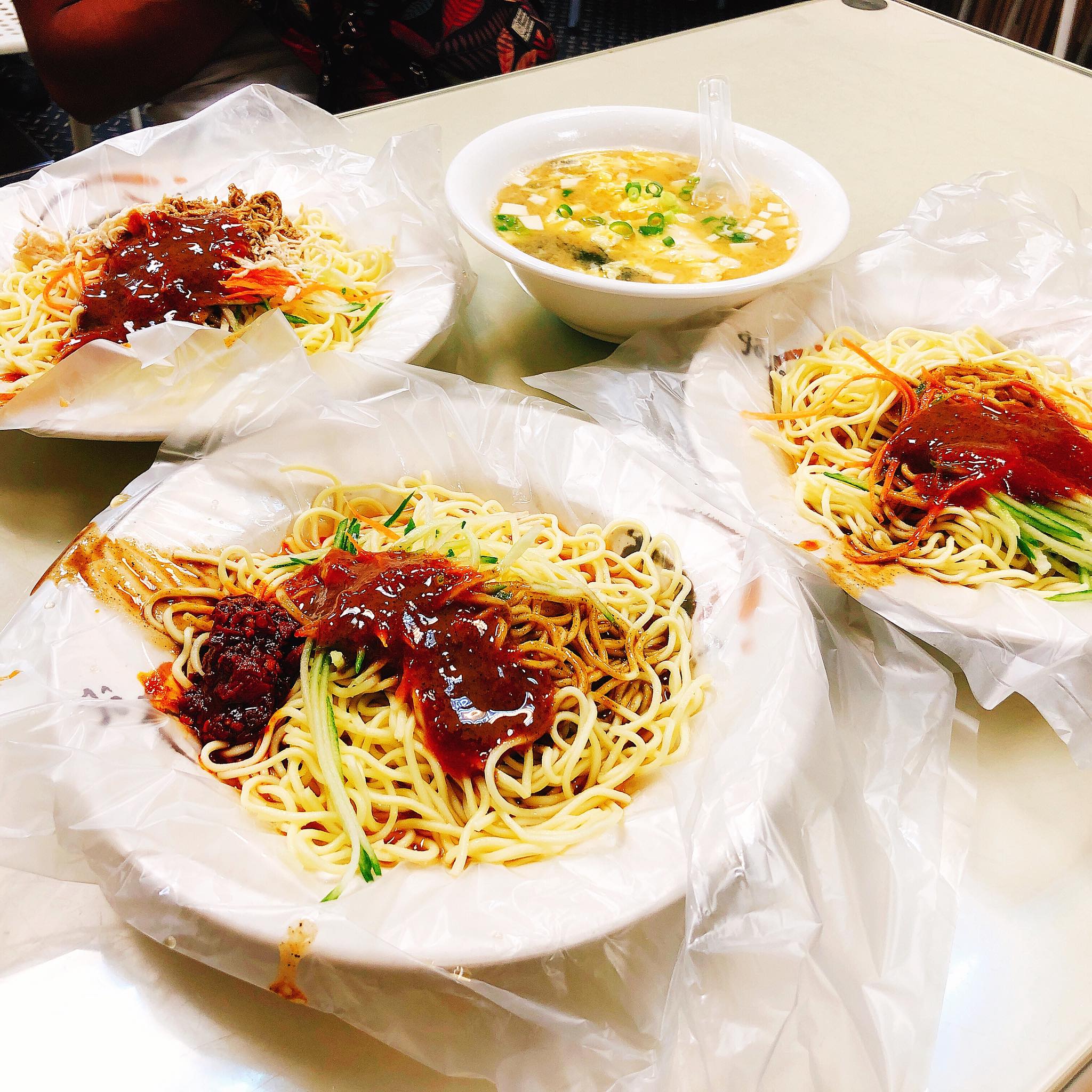 【新北 呷冰食堂】藏匿林口老街冰食堂。冰Q燒麻糬「軟Ｑ、香醇、不膩口」