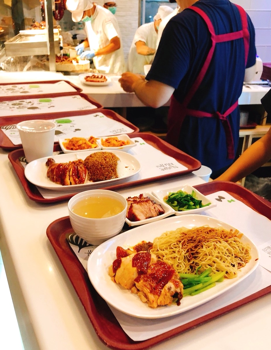 【桃園 了凡油雞飯‧麵】世界首家米其林一星小販。100元就可嚐到招牌「油雞飯」