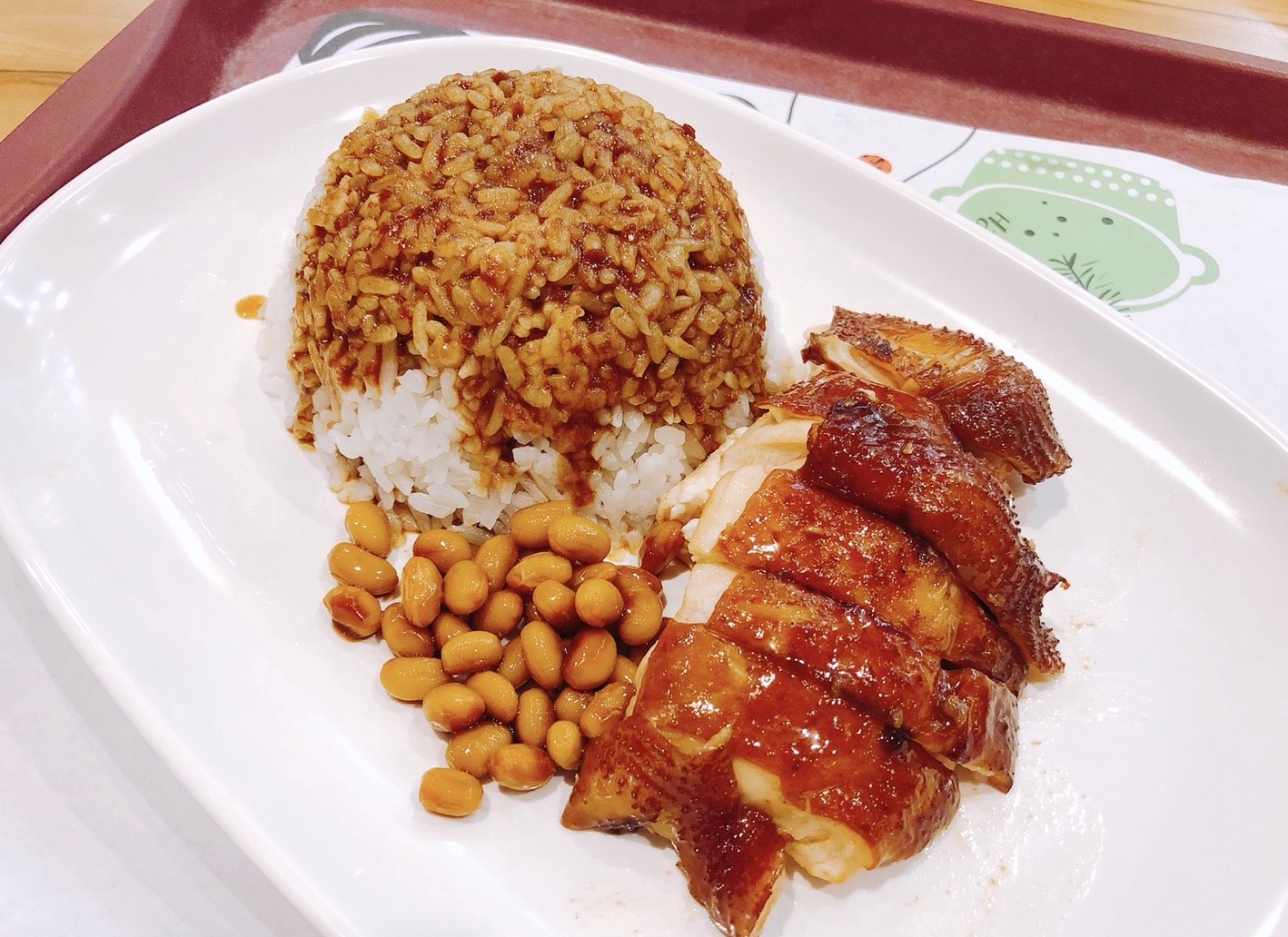 【桃園 了凡油雞飯‧麵】世界首家米其林一星小販。100元就可嚐到招牌「油雞飯」
