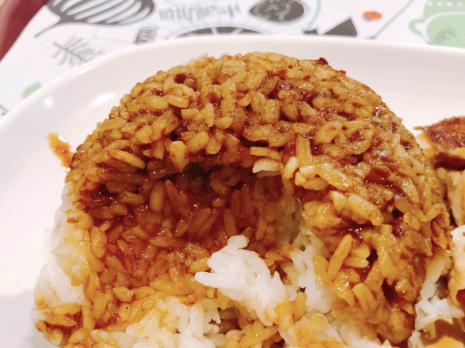 【桃園 了凡油雞飯‧麵】世界首家米其林一星小販。100元就可嚐到招牌「油雞飯」