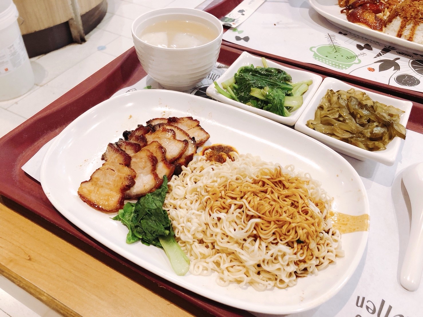 【桃園 了凡油雞飯‧麵】世界首家米其林一星小販。100元就可嚐到招牌「油雞飯」