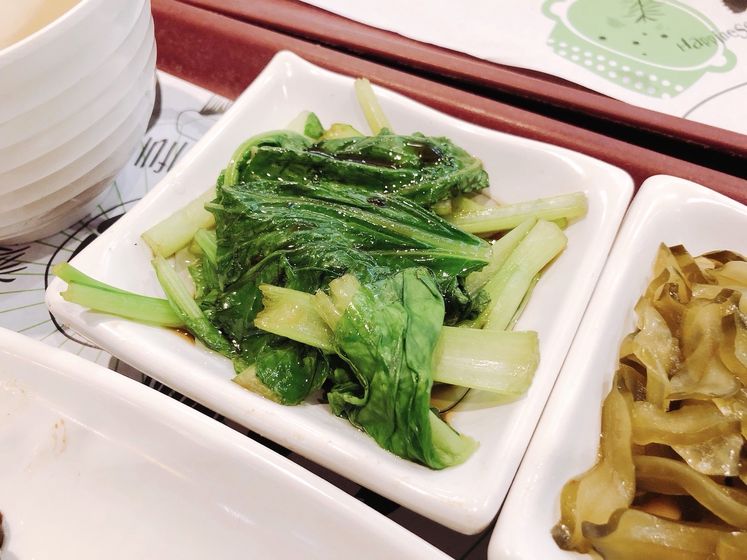【桃園 了凡油雞飯‧麵】世界首家米其林一星小販。100元就可嚐到招牌「油雞飯」