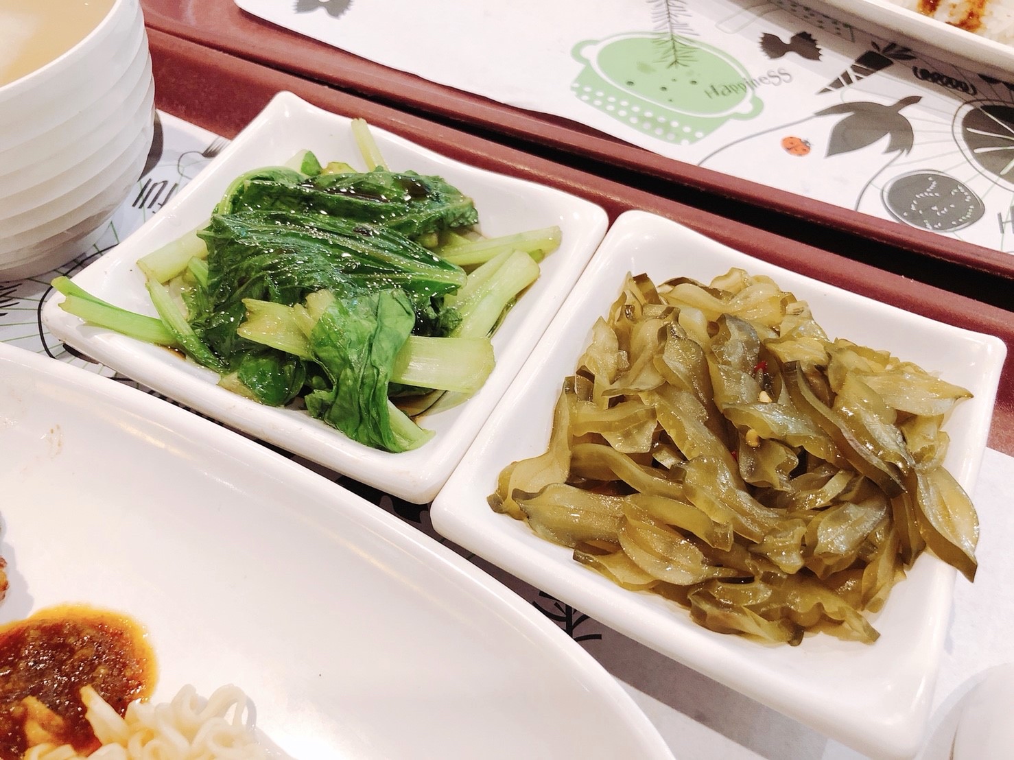 【桃園 了凡油雞飯‧麵】世界首家米其林一星小販。100元就可嚐到招牌「油雞飯」