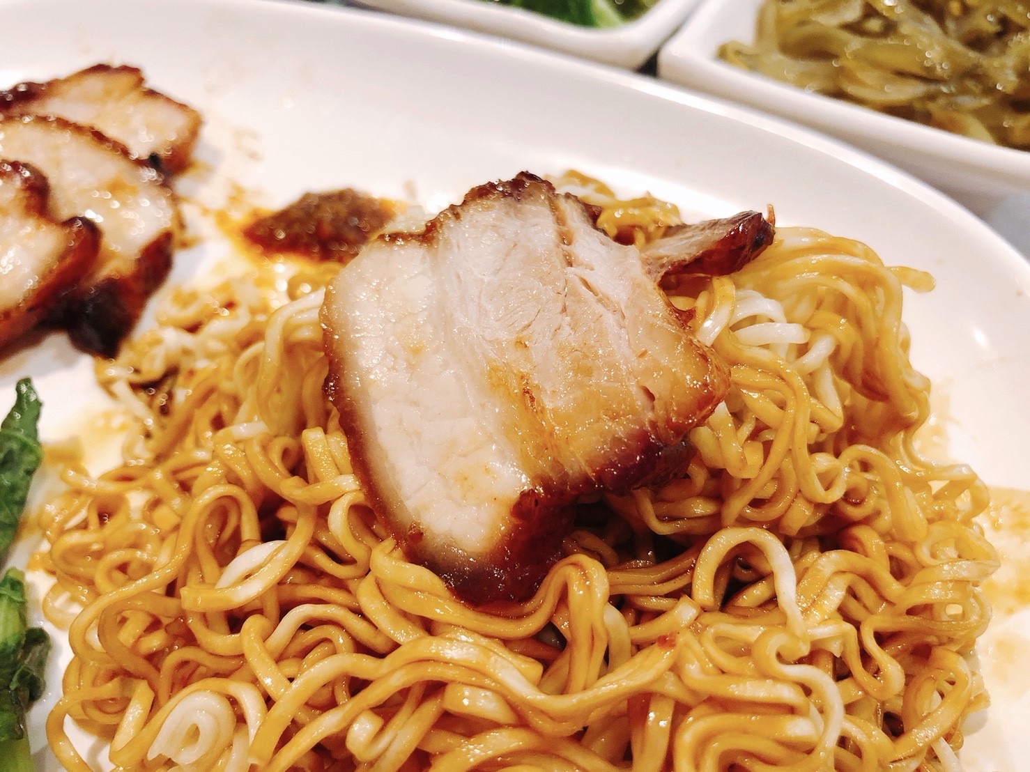 【桃園 了凡油雞飯‧麵】世界首家米其林一星小販。100元就可嚐到招牌「油雞飯」