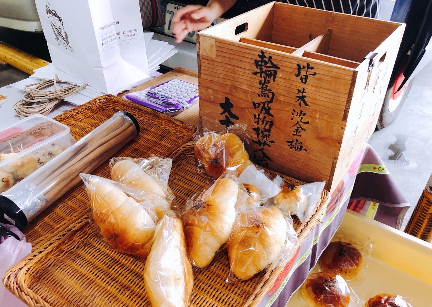 【桃園 T3幸福麵包巴士】安德尼斯復古車趴趴走。歐式台式麵包限量販售