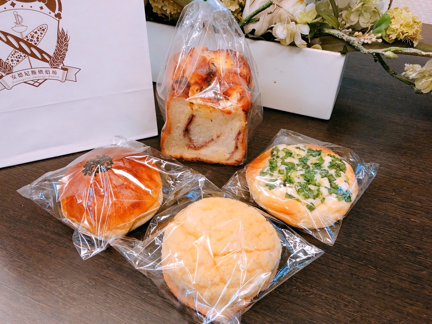 【桃園 T3幸福麵包巴士】安德尼斯復古車趴趴走。歐式台式麵包限量販售