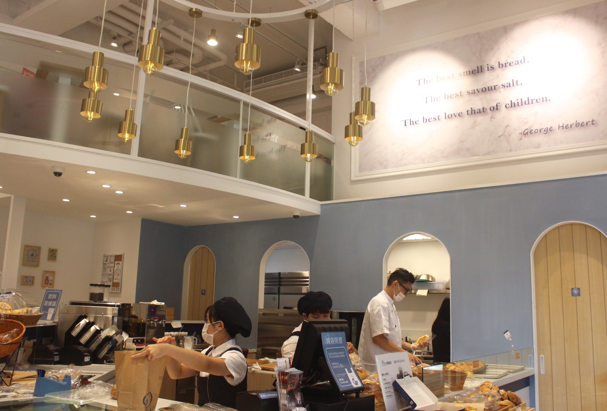【桃園 REAL真‧CAFÉ‧BREAD】新型態麵包時尚店。鎮店之寶「酒釀桂圓」歐式麵包超美味！