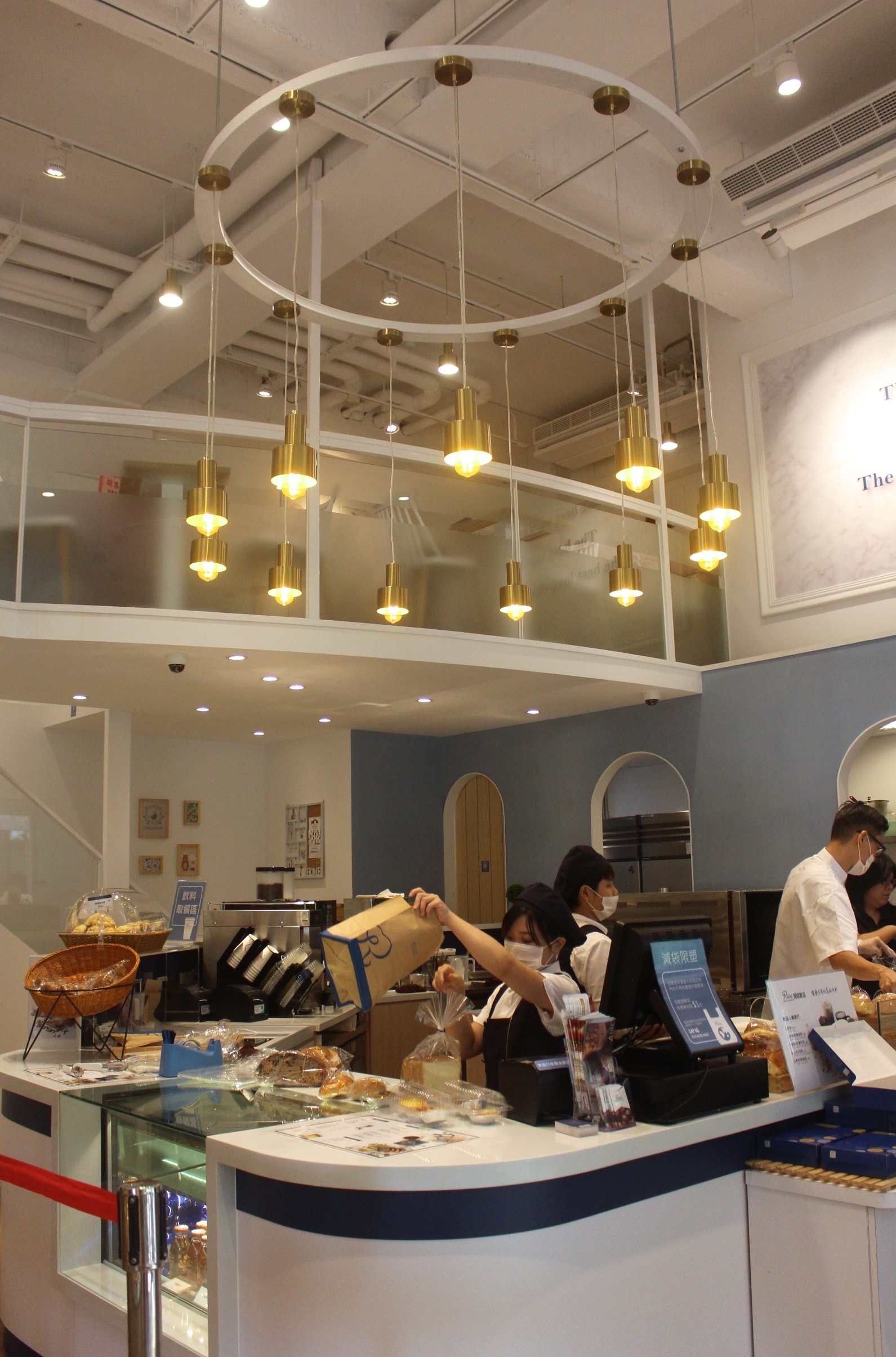 【桃園 REAL真‧CAFÉ‧BREAD】新型態麵包時尚店。鎮店之寶「酒釀桂圓」歐式麵包超美味！