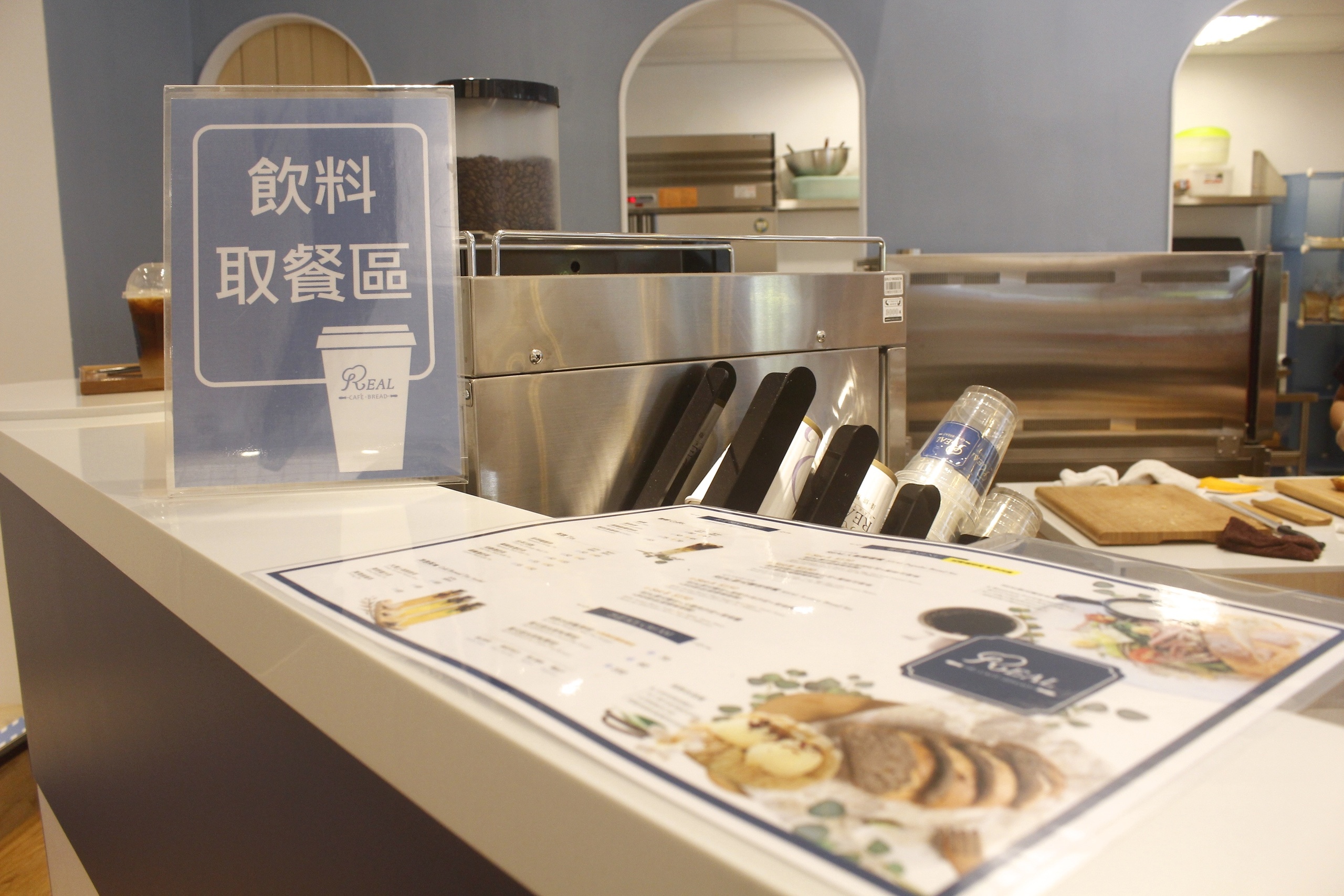 【桃園 REAL真‧CAFÉ‧BREAD】新型態麵包時尚店。鎮店之寶「酒釀桂圓」歐式麵包超美味！