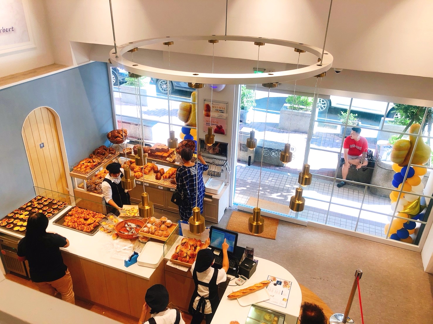 【桃園 REAL真‧CAFÉ‧BREAD】新型態麵包時尚店。鎮店之寶「酒釀桂圓」歐式麵包超美味！