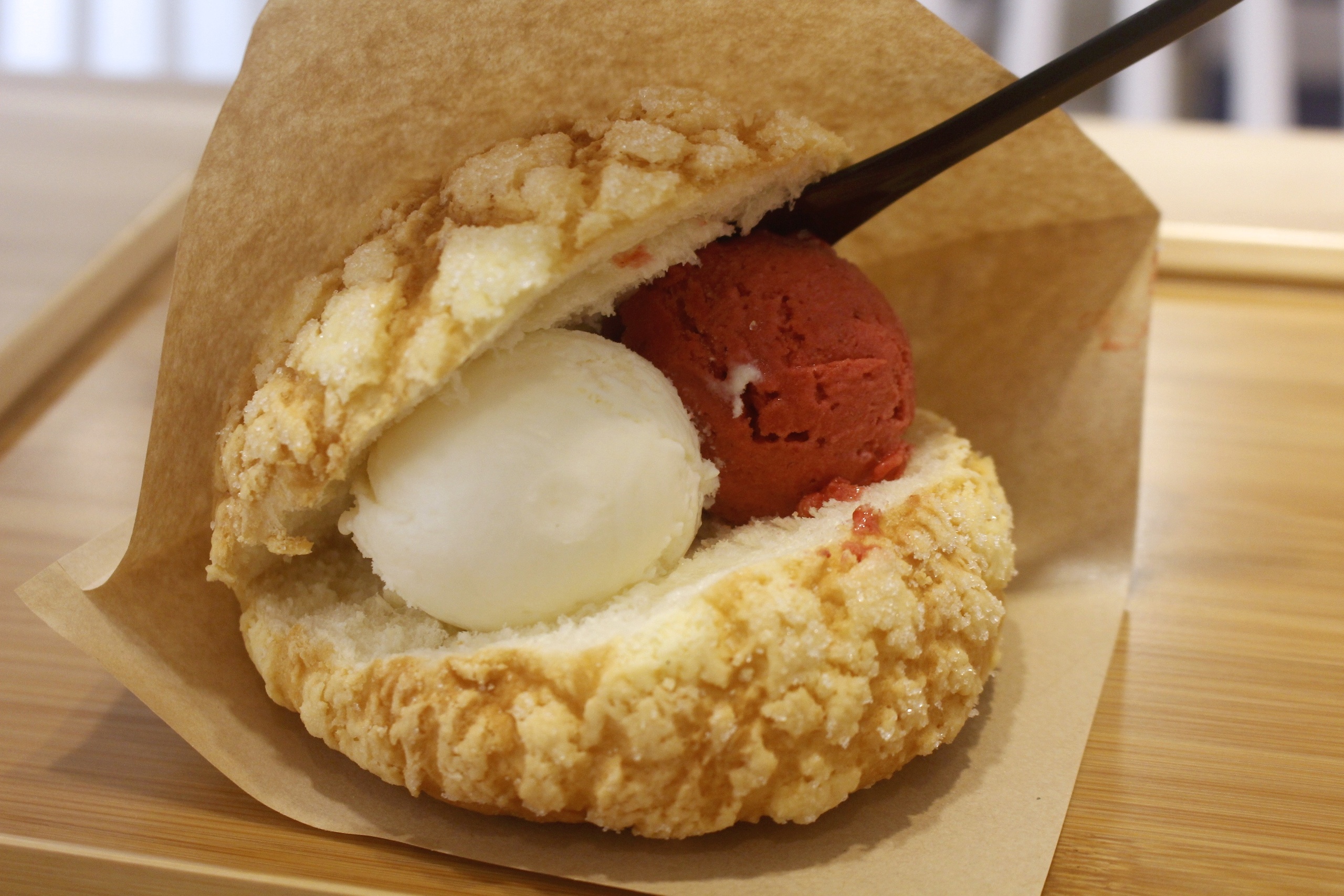 【桃園 REAL真‧CAFÉ‧BREAD】新型態麵包時尚店。鎮店之寶「酒釀桂圓」歐式麵包超美味！
