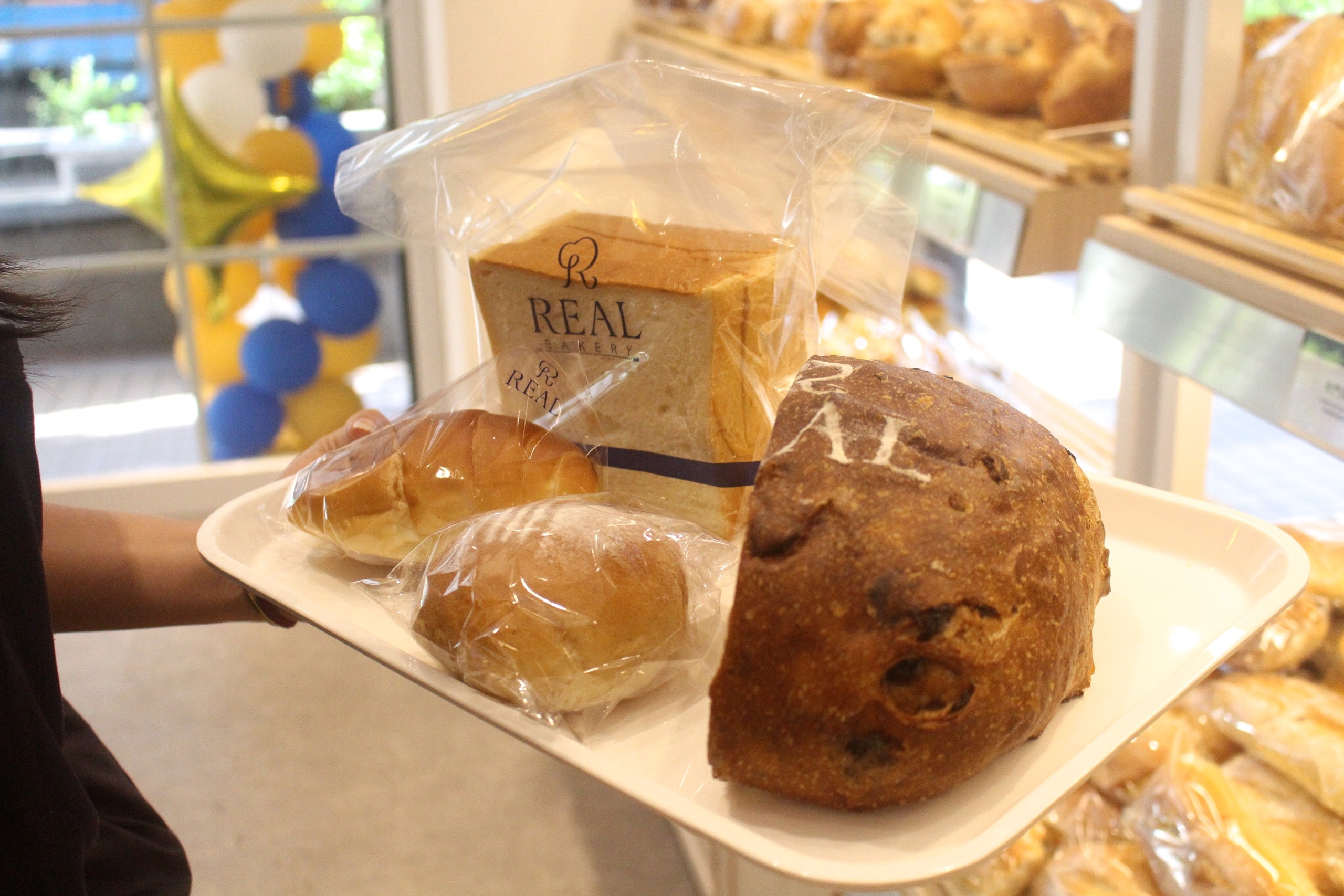 【桃園 REAL真‧CAFÉ‧BREAD】新型態麵包時尚店。鎮店之寶「酒釀桂圓」歐式麵包超美味！