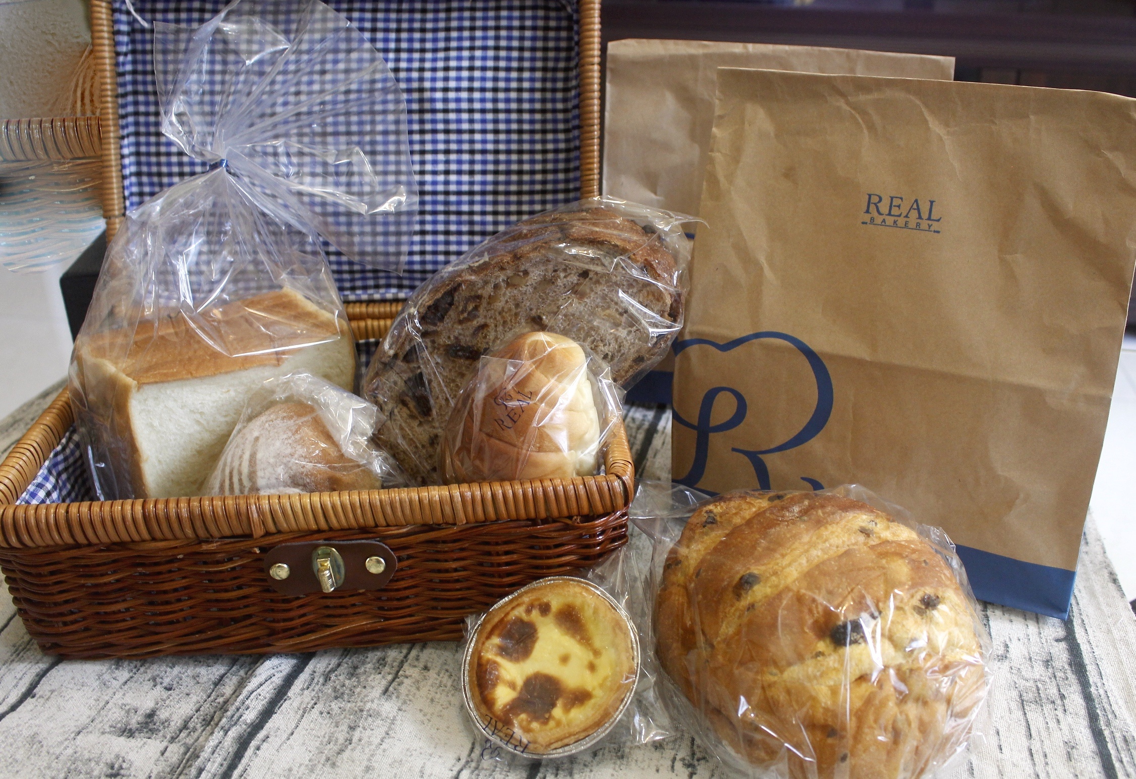 【桃園 REAL真‧CAFÉ‧BREAD】新型態麵包時尚店。鎮店之寶「酒釀桂圓」歐式麵包超美味！