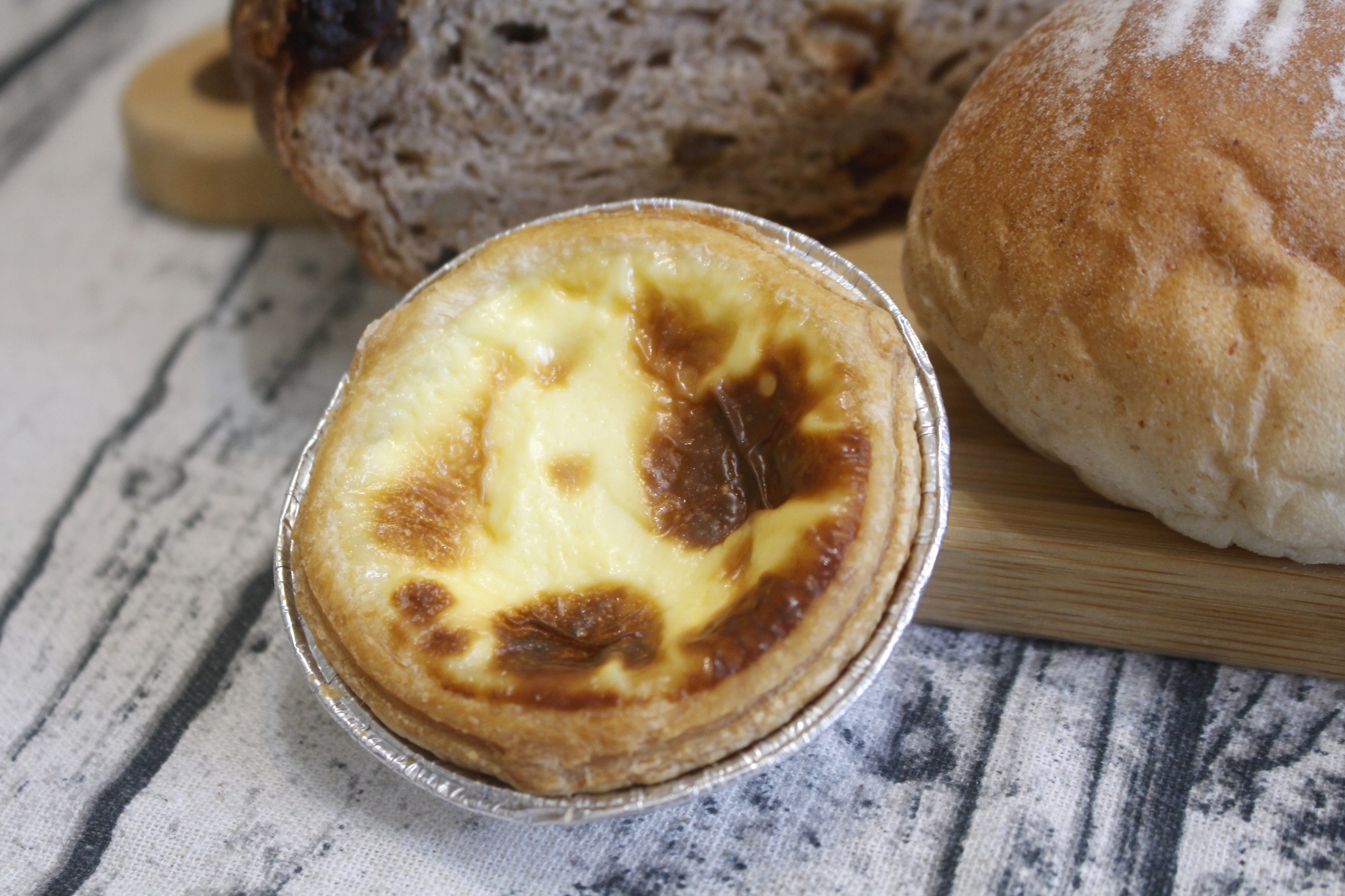 【桃園 REAL真‧CAFÉ‧BREAD】新型態麵包時尚店。鎮店之寶「酒釀桂圓」歐式麵包超美味！