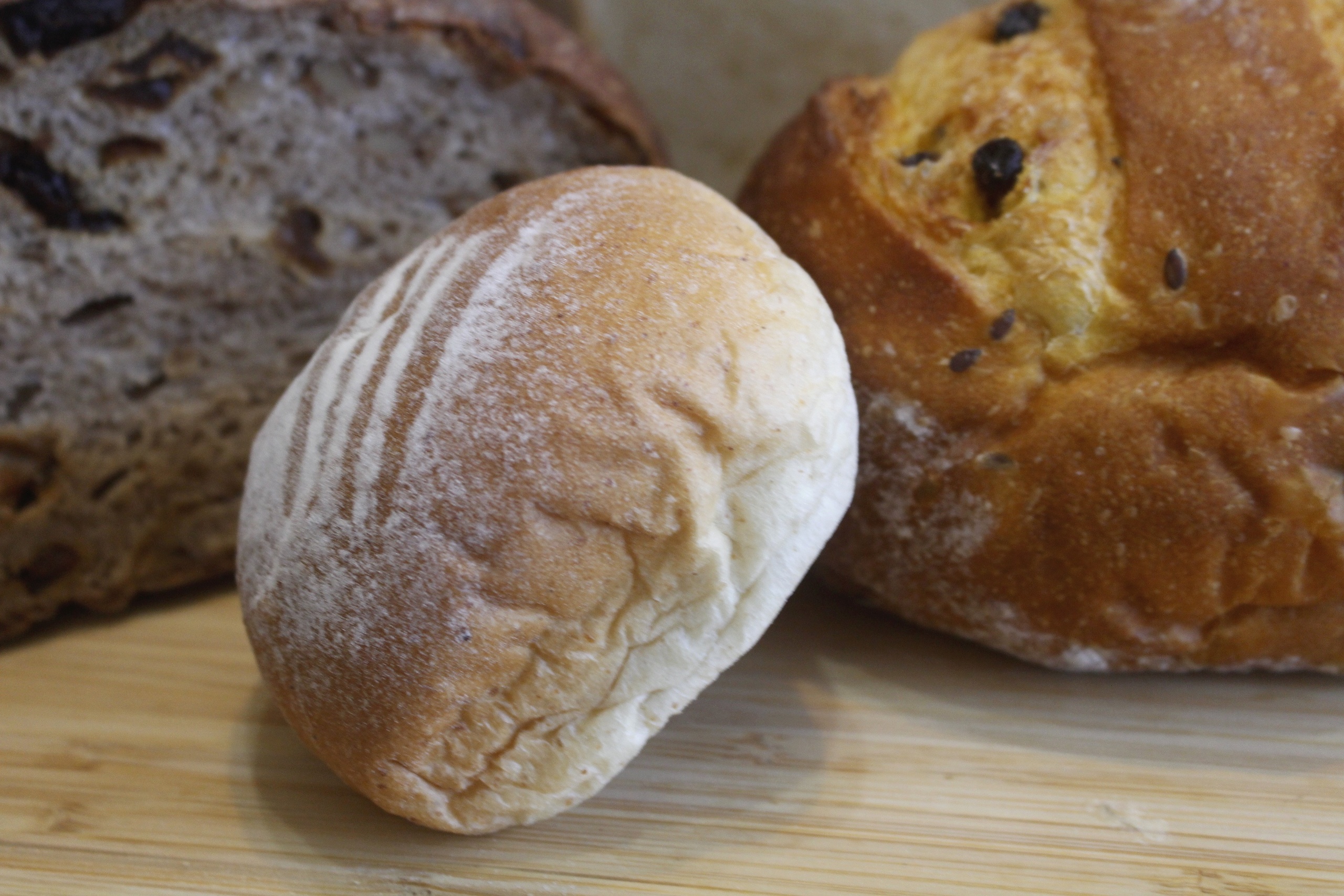 【桃園 REAL真‧CAFÉ‧BREAD】新型態麵包時尚店。鎮店之寶「酒釀桂圓」歐式麵包超美味！